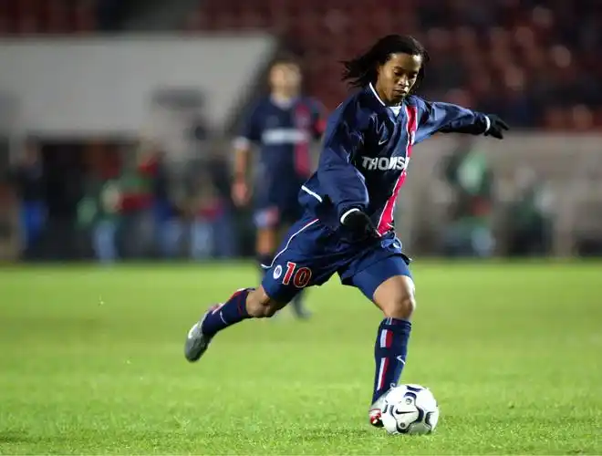 华横溢的球 华横溢的球